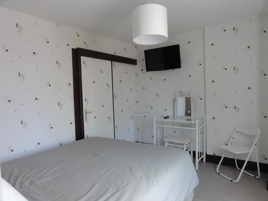 Cafe Hotel De La Gare Champagnole Room photo