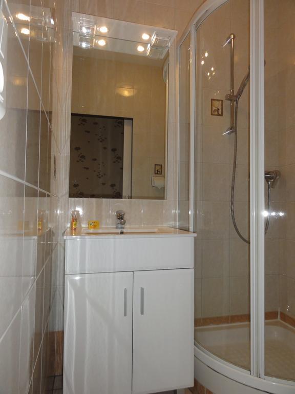 Cafe Hotel De La Gare Champagnole Room photo