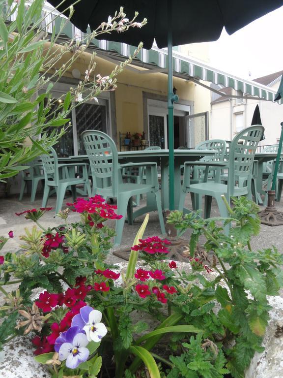 Cafe Hotel De La Gare Champagnole Exterior photo
