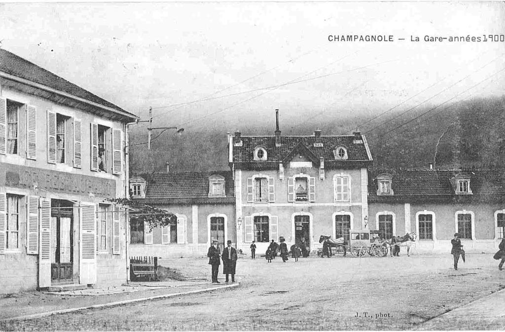 Cafe Hotel De La Gare Champagnole Exterior photo