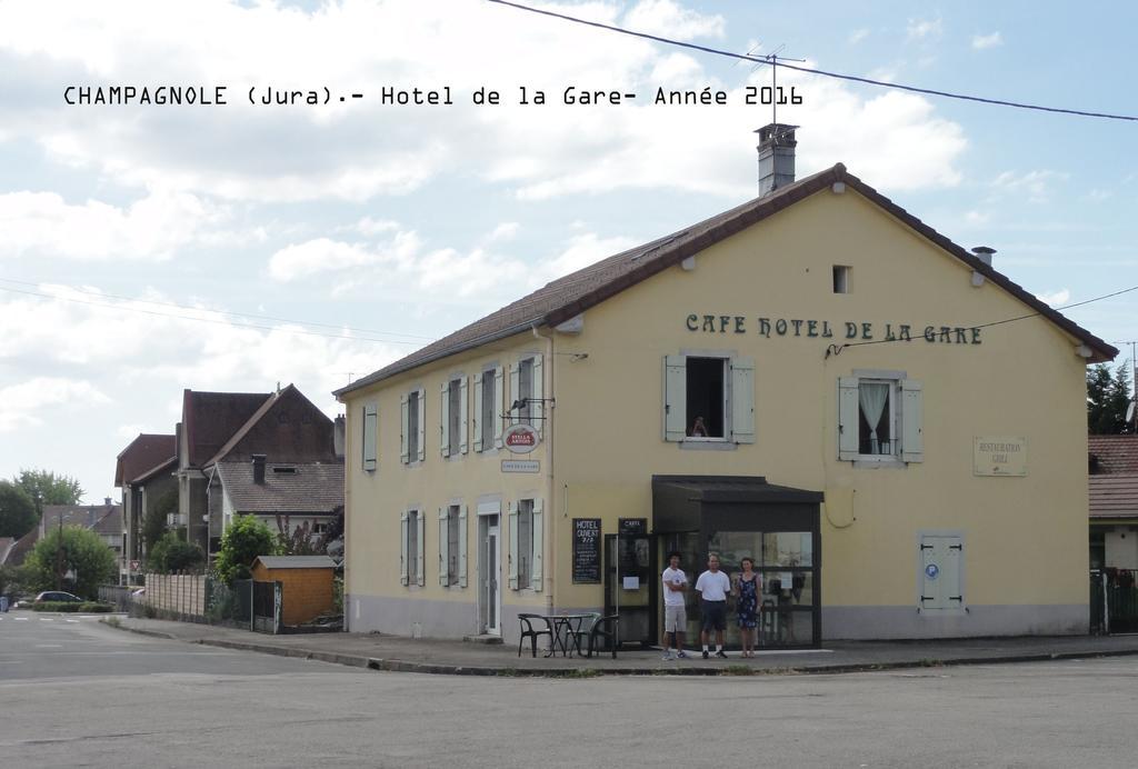 Cafe Hotel De La Gare Champagnole Exterior photo