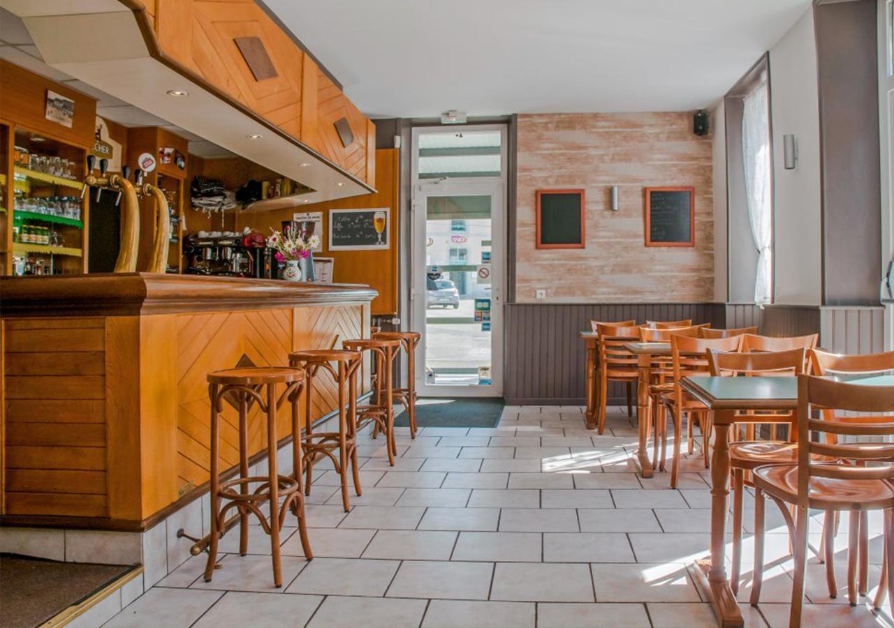 Cafe Hotel De La Gare Champagnole Exterior photo